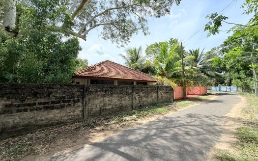 House with land for sale in karainagar