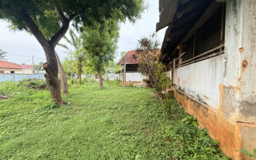 Land with house for sale on Urumpirai